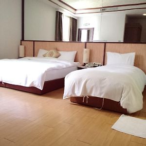 Triple Room Bath